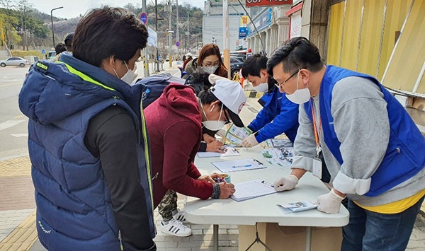 화성시외국인복지센터, 외국인주민에게 마스크 배부 