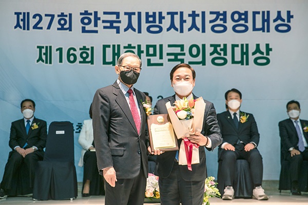 화성시의회 원유민 의장, 제16회 대한민국의정대상 ‘최고의장상’ 수상