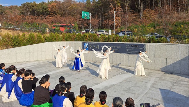 故이동안 선생, 안장 1주기 추모제 열려