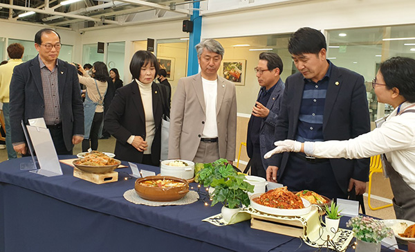 화성시의회 경제환경위원회, 화성의 맛을 보다 발대식 참석