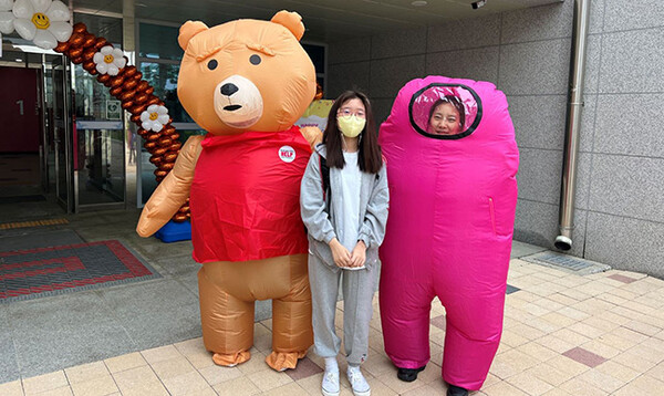 이솔초등학교,학부모회와 함께하는 '등굣길 깜짝 어린이날 행사’ 개최