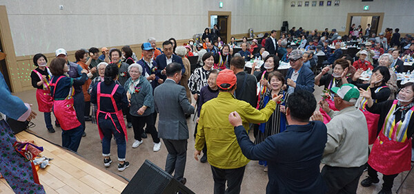 태안농협 원로·경로 효 대잔치 “어버이 은혜 감사합니다”