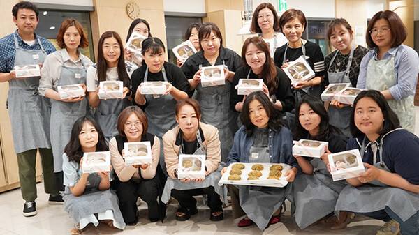 화성시문화재단 임직원, 공동생활가정과 지역복지관 대상 ‘수제쿠키 나눔 활동’ 펼쳐