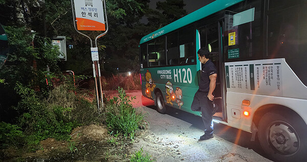 화성도시공사, 전국 최초 공영버스 승하차문 하부에 자동 점등 LED 설치