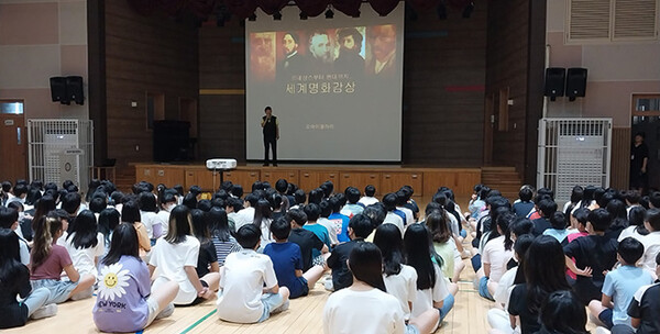 화성반월초, 감성이 꽃피는 학교 갤러리 운영