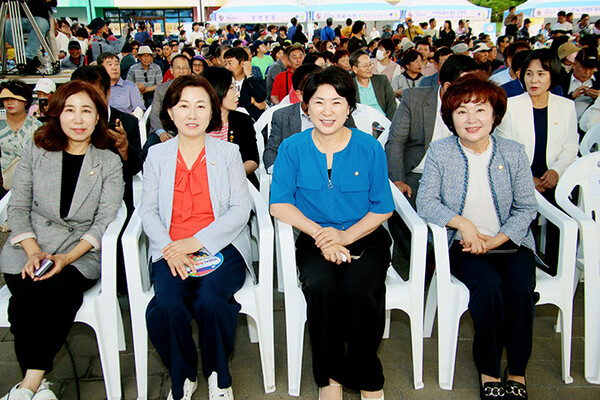 화성시의회 김경희 의장, '제9회 화성송산포도축제' 개막식 참석