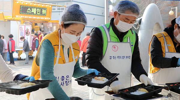 ‘어울림 한마당 FOOD’ 와 지역사회 소외계층 무료도시락 나눔 활동